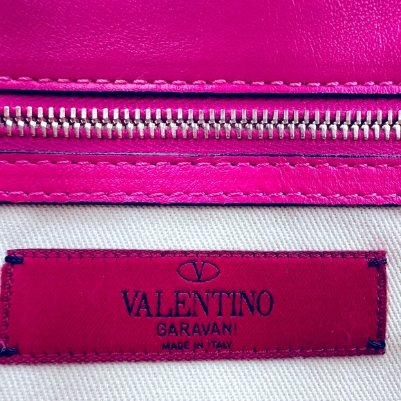 VALENTINO
Roman-Stud Leather Shoulder/Crossbody Bag. - Picture 8 of 9